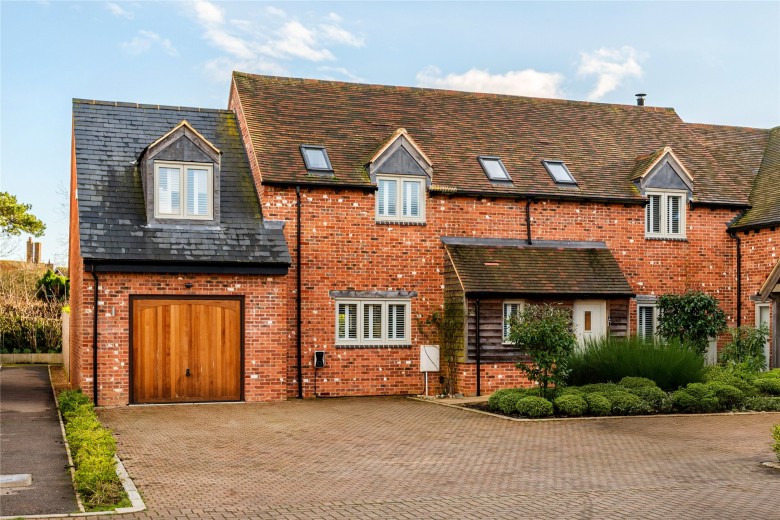 Click the photo for more details of Hinton Close, East Claydon, MK18