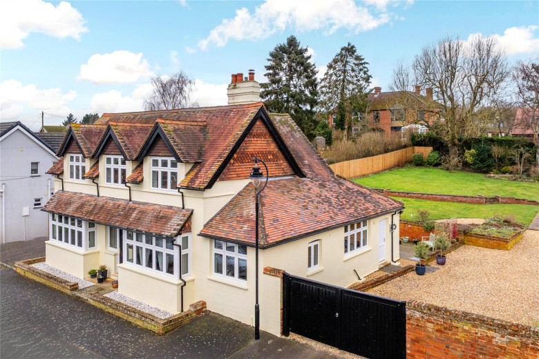 Click the photo for more details of Main Street, Gawcott, MK18