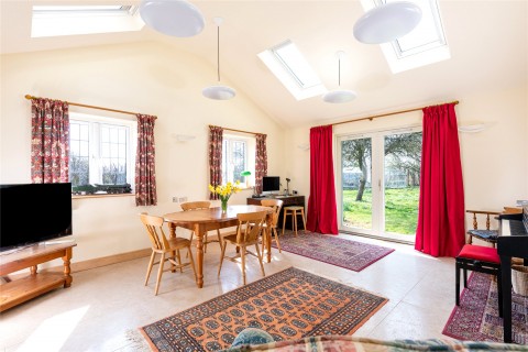 Click the photo for more details of Barton Hartshorn, Buckingham, MK18