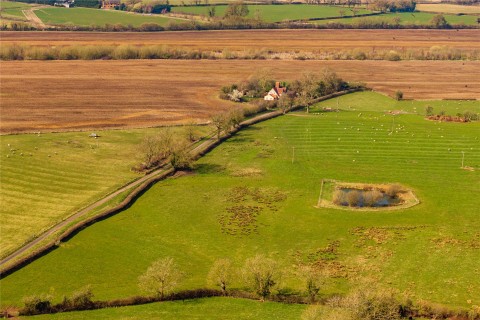 Click the photo for more details of Barton Hartshorn, Buckingham, MK18