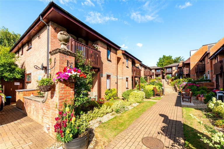 Images for Paynes Court, High Street, MK18