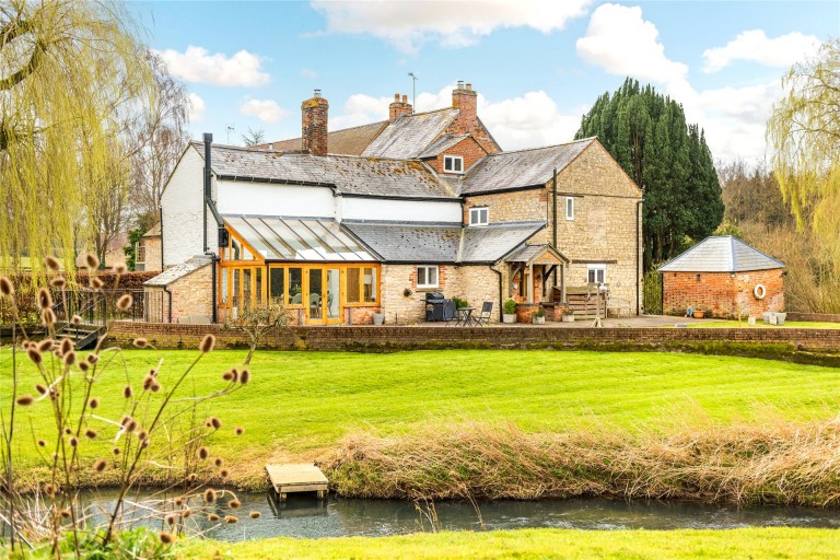 Images for Leckhampstead Road, Thornborough, MK18