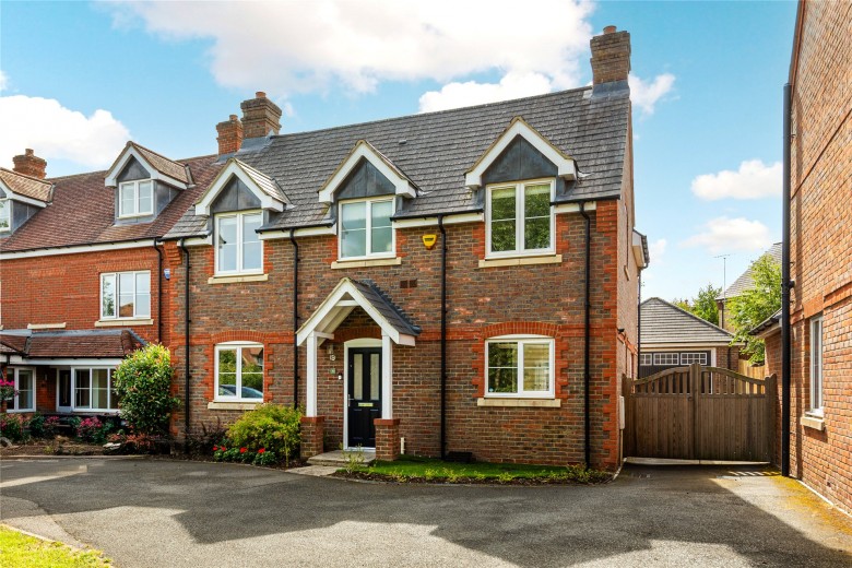 Click the photo for more details of Rolfe Close, Winslow, MK18