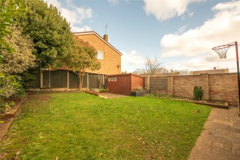 Click the photo for more details of Busby Close, Buckingham, MK18