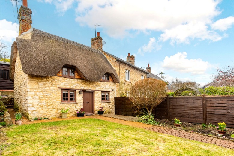 Click the photo for more details of Chapel Lane, Thornborough, MK18