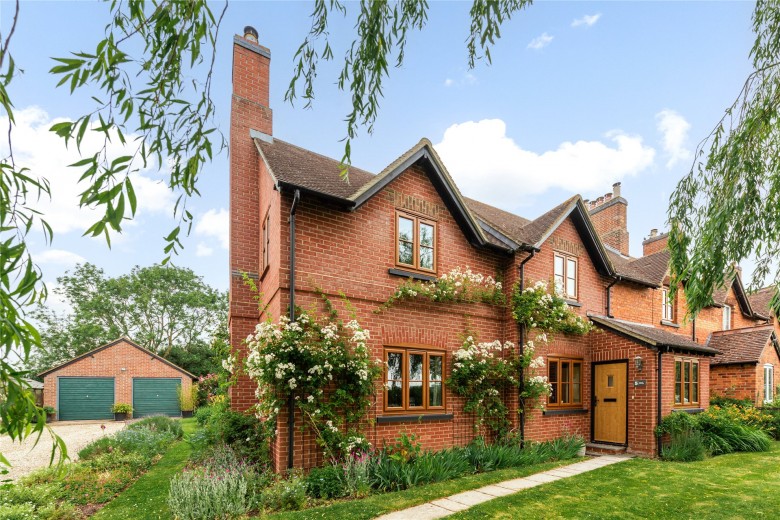 Click the photo for more details of Calvert Cottages, Calvert Road, MK18