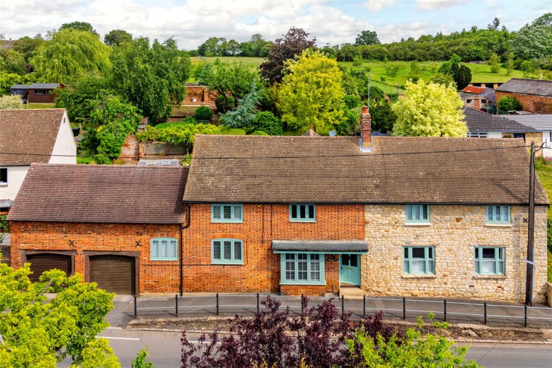 Click the photo for more details of Main Street, Tingewick, MK18