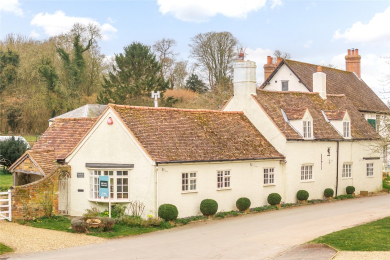 Click the photo for more details of West Street, Lilley, LU2