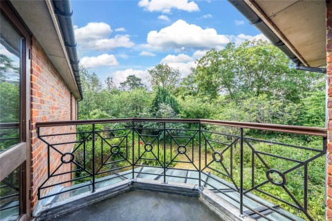 Click the photo for more details of Whinbush Grove, Hitchin, SG5