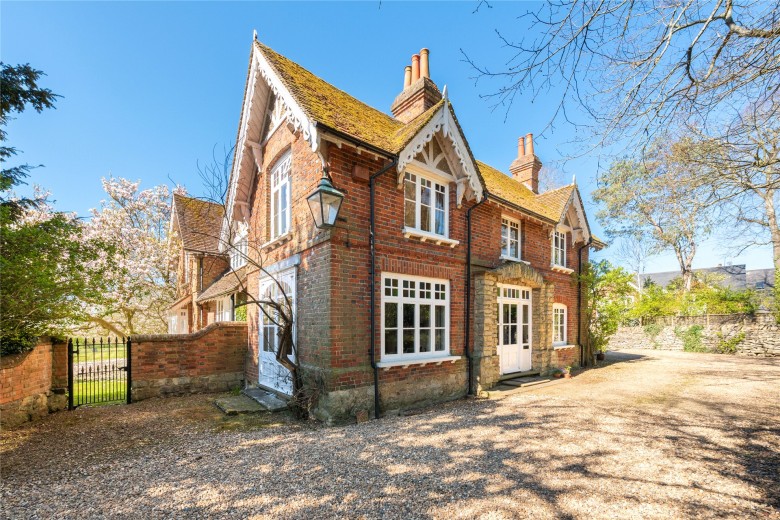 Click the photo for more details of High Street North, Stewkley, LU7
