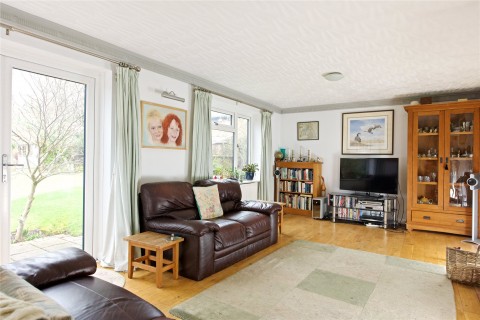 Click the photo for more details of Buckingham Road, Bletchley, MK3