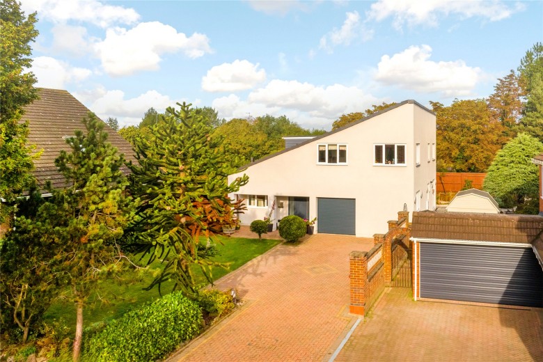 Click the photo for more details of Otter Close, Bletchley, MK3