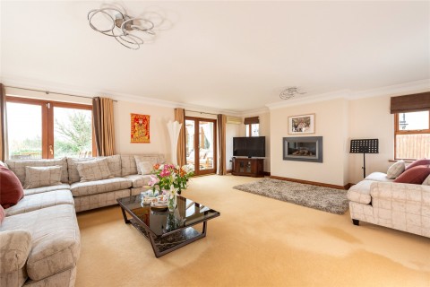 Click the photo for more details of London Road, Loughton, MK5