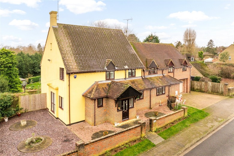 Click the photo for more details of Hillside Road, LU7