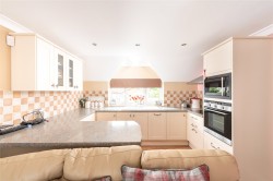 Images for Hillside Road, LU7