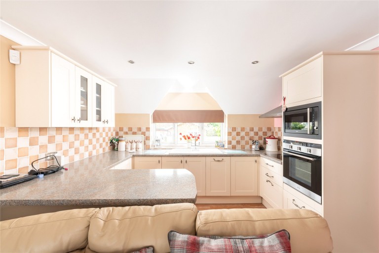 Images for Hillside Road, LU7