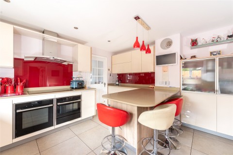 Click the photo for more details of Hillside Road, LU7