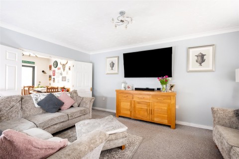 Click the photo for more details of Cheshire Rise, Bletchley, MK3