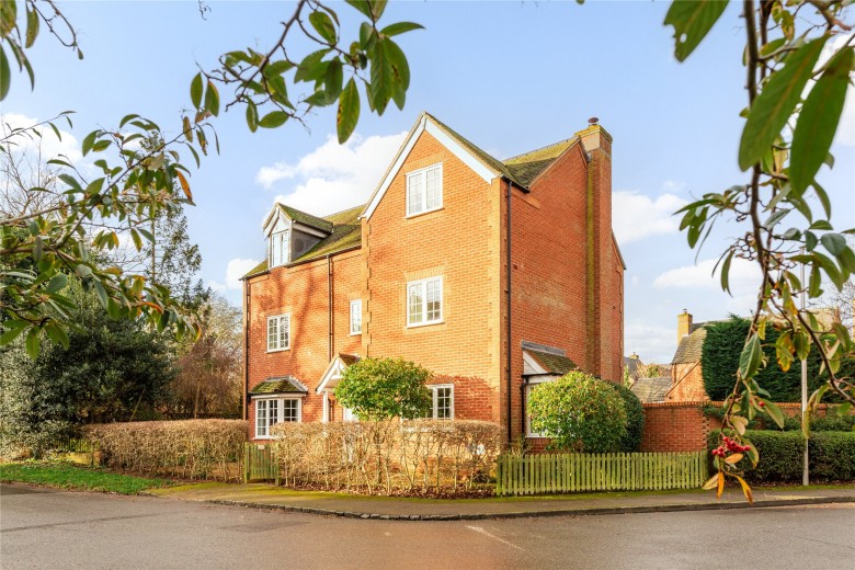 Click the photo for more details of London Road, Broughton, MK10