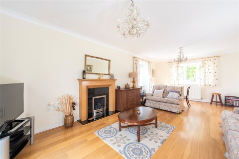 Click the photo for more details of London Road, Broughton, MK10