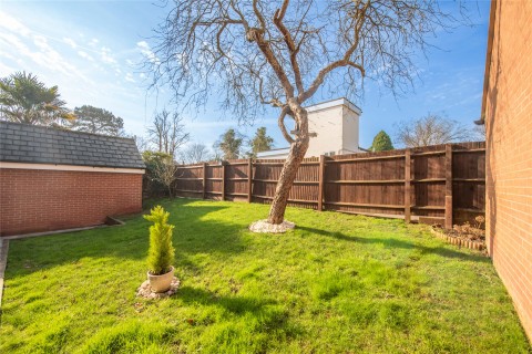 Click the photo for more details of Girton Way, Bletchley, MK3