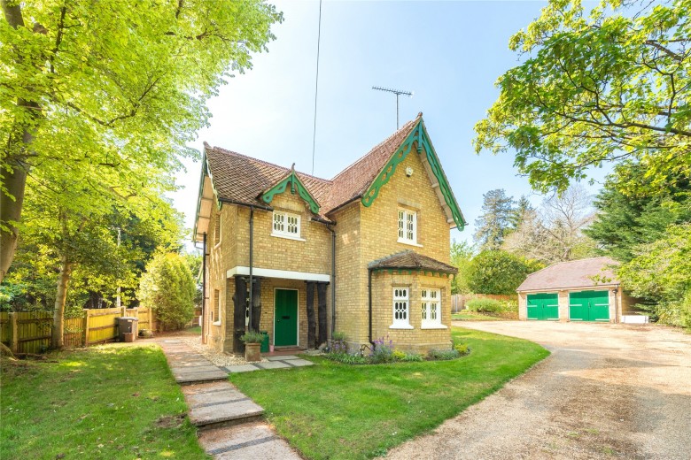 Click the photo for more details of Plantation Road, Leighton Buzzard, LU7