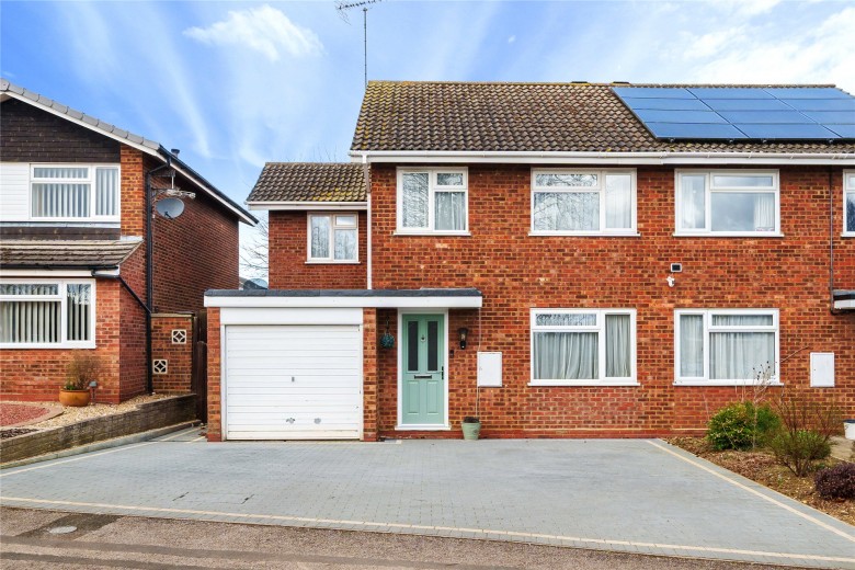 Click the photo for more details of Westbury Lane, Newport Pagnell, MK16