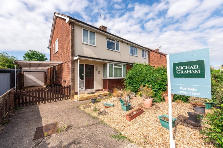 Click the photo for more details of Lakes Lane, Newport Pagnell, MK16