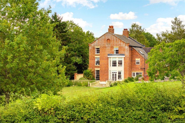Click the photo for more details of Old Road, Braunston, NN11