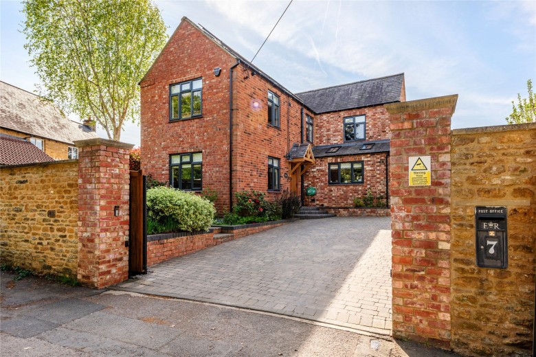 Click the photo for more details of Church Walk, Great Billing, NN3