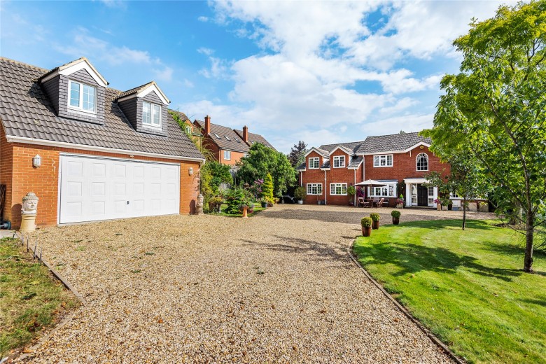 Click the photo for more details of Hayway, Rushden, NN10