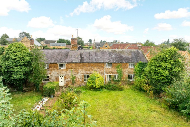 Click the photo for more details of Regent Street, Finedon, NN9