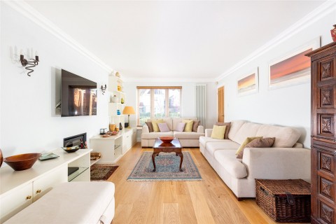 Click the photo for more details of Belfry Lane, Collingtree, NN4
