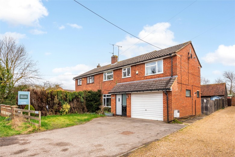 Click the photo for more details of Broughton, Aylesbury, HP22