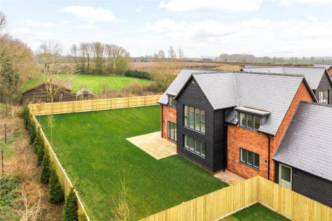 Click the photo for more details of Aston Abbotts Road, Cublington, LU7