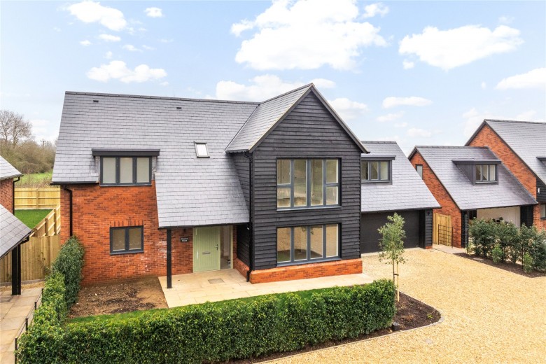 Click the photo for more details of Aston Abbotts Road, Cublington, LU7