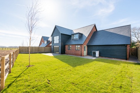 Click the photo for more details of Aston Abbotts Road, Cublington, LU7