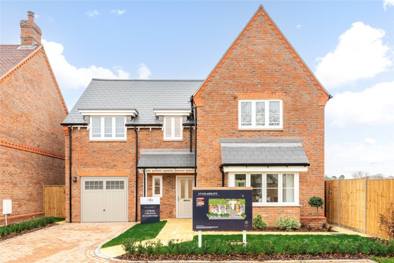 Click the photo for more details of New Road, Dinton, HP17