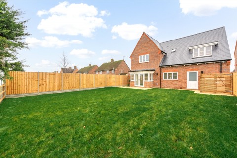 Click the photo for more details of New Road, Dinton, HP17