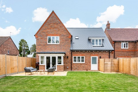 Click the photo for more details of New Road, Dinton, HP17