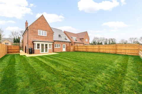 Click the photo for more details of New Road, Dinton, HP17