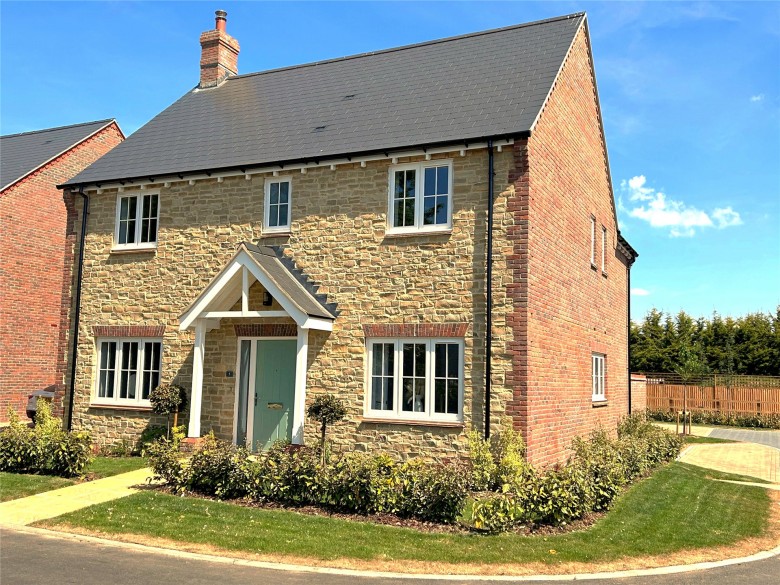 Click the photo for more details of New Road, Dinton, HP17