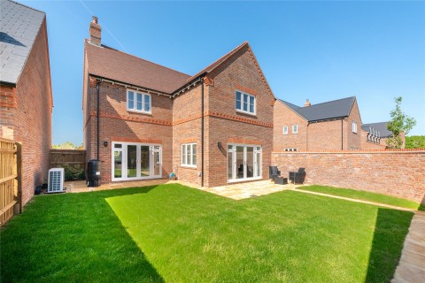 Click the photo for more details of New Road, Dinton, HP17