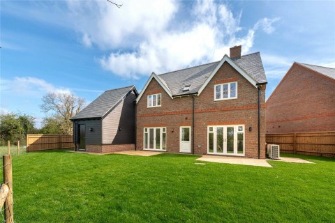 Click the photo for more details of Bonnett Close, Little Kimble, HP17