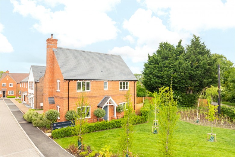 Click the photo for more details of Bonnett Close, Little Kimble, HP17