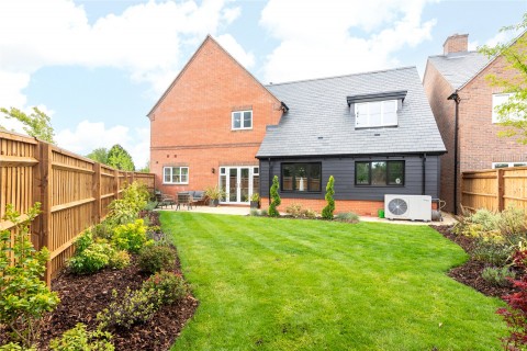 Click the photo for more details of Bonnett Close, Little Kimble, HP17