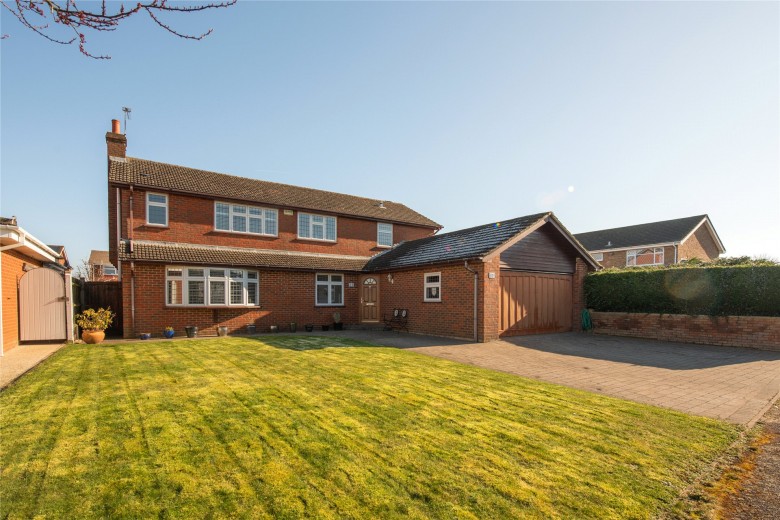 Click the photo for more details of Alma Farm Road, Toddington, LU5