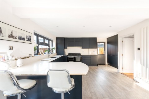 Click the photo for more details of Alma Farm Road, Toddington, LU5
