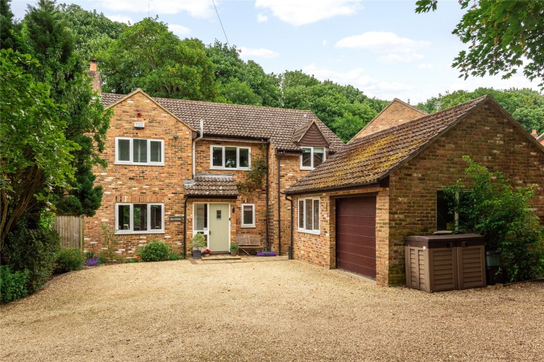 Click the photo for more details of Summerleys Road, Princes Risborough, HP27