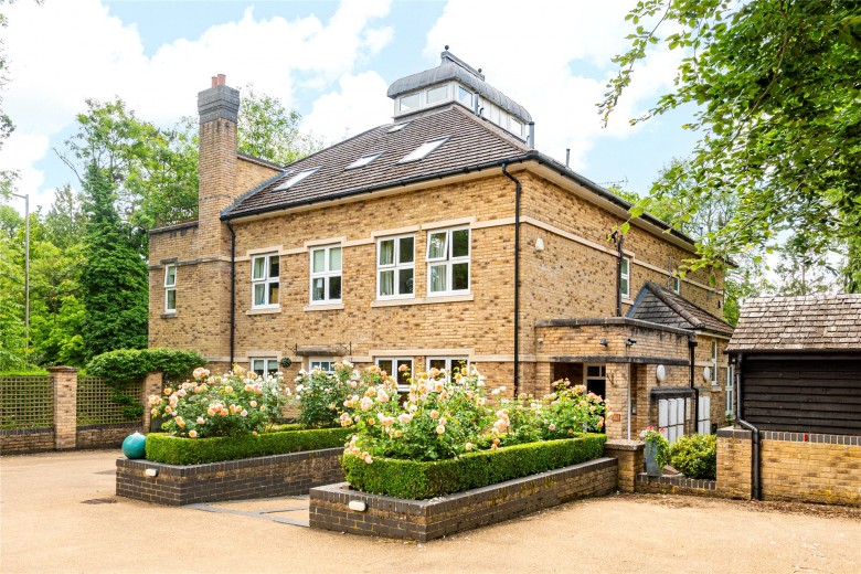 Click the photo for more details of Amersham Road, Hazlemere, HP15